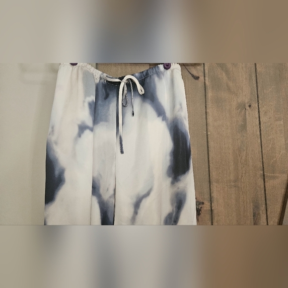 H&M Wide leg satin pull on Tie-Dye Pants in white/blue. Size Medium - Picture 7 of 14